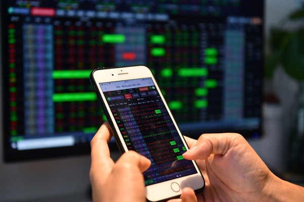 VN-Index chới với ngưỡng 1.000 điểm