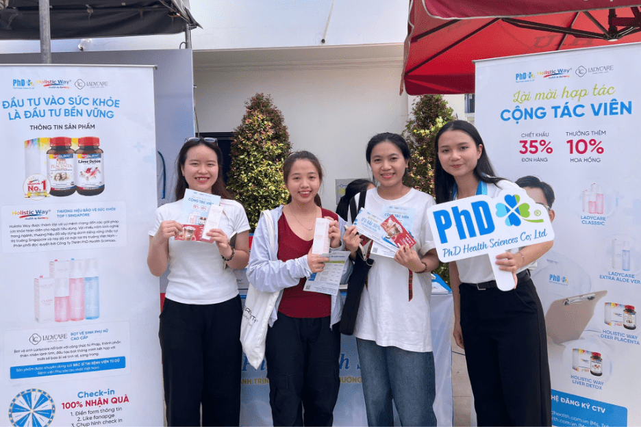 PhD Health: Tham gia ngày hội định hướng nghề “Một ngày làm dược sĩ”